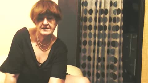 Snapshot of wildredcat chatting on November 2025 04:18:02 PM WildRedCat online show from November 2025 04:18:02 PM