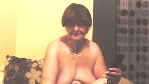 Snapshot of wildredcat chatting on November 2025 09:31:01 PM WildRedCat online show from November 2025 09:31:01 PM