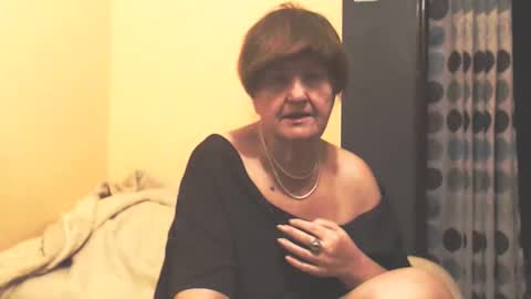 WildRedCat online show from December 2025 07:10:01 PM