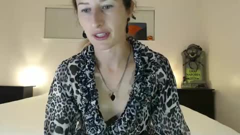 Snapshot of wildrose_l chatting on October 2025 02:09:01 AM WildRose L - check my Pinned tweet if you dont see me online within 5 minutes after Ive sent email notifications online show from October 2025 02:09:01 AM