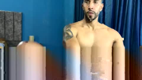 Snapshot of willc2019 chatting on November 2025 03:12:02 PM OLIVER SANZ online show from November 2025 03:12:02 PM