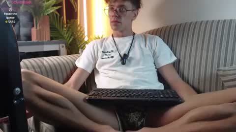 Snapshot of william_henry_a chatting on June 2026 10:03:02 PM William online show from June 2026 10:03:02 PM