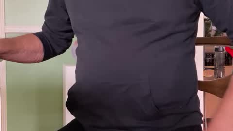 Snapshot of willirob chatting on December 2025 06:23:01 PM William online show from December 2025 06:23:01 PM