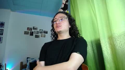 Snapshot of willmonkey chatting on November 2025 05:18:01 PM willmonkey online show from November 2025 05:18:01 PM