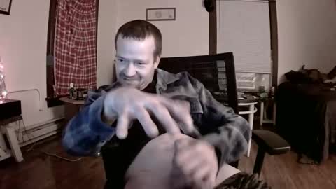 Snapshot of willydogg83 chatting on December 2025 01:00:01 AM willydogg83 online show from December 2025 01:00:01 AM