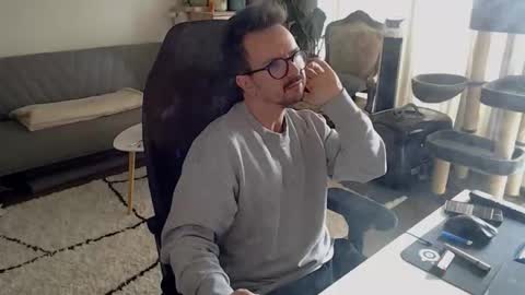 Snapshot of winnydepooh chatting on October 2025 12:15:02 PM cream36 online show from October 2025 12:15:02 PM