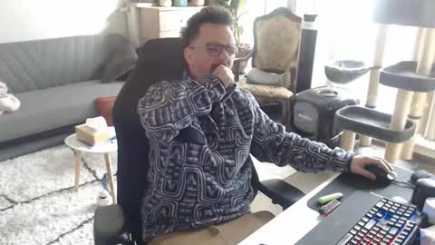 Snapshot of winnydepooh chatting on November 2025 12:17:01 PM cream36 online show from November 2025 12:17:01 PM