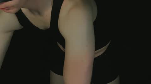 Snapshot of wipwips chatting on September 2025 06:04:02 AM KiwiFruit89 online show from September 2025 06:04:02 AM