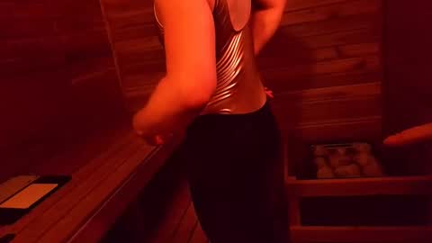 Snapshot of wipwips chatting on February 2026 08:24:02 AM KiwiFruit89 online show from February 2026 08:24:02 AM