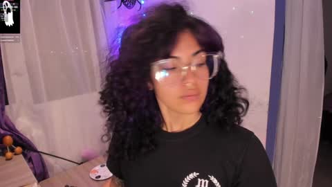     Luna Violeta  A r t i s t  online show from January 2025 01:52:02 AM