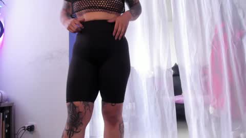     Luna Violeta  A r t i s t  online show from January 2025 08:00:01 PM