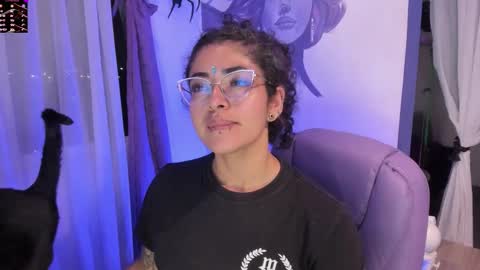     Luna Violeta  A r t i s t  online show from December 2025 03:33:01 AM