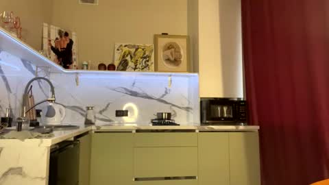 Isobelle online show from January 2025 12:20:02 PM