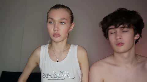 wladilia online show from December 2025 06:03:02 PM