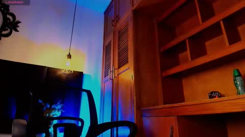  W O L F  online show from November 2025 12:04:02 PM