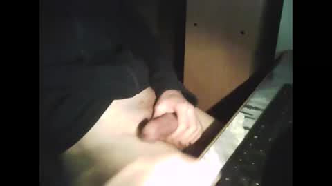 wolfie_2910 online show from November 2025 08:42:01 AM