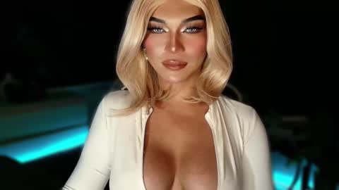 Snapshot of womanofyourdesire_ts chatting on October 2025 07:46:02 PM Julia online show from October 2025 07:46:02 PM