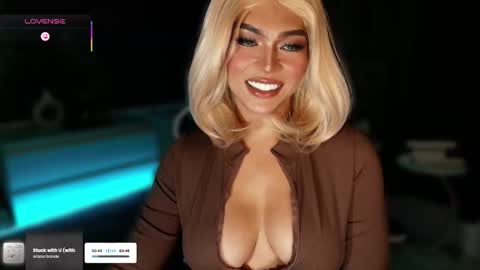 Snapshot of womanofyourdesire_ts chatting on October 2025 05:59:01 AM Julia online show from October 2025 05:59:01 AM