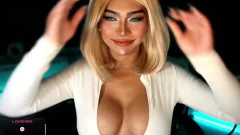 Snapshot of womanofyourdesire_ts chatting on November 2025 07:04:02 PM Julia online show from November 2025 07:04:02 PM