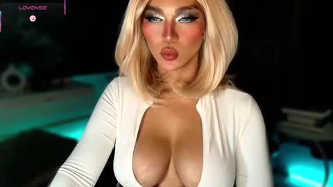 Snapshot of womanofyourdesire_ts chatting on November 2025 03:29:02 AM Julia online show from November 2025 03:29:02 AM