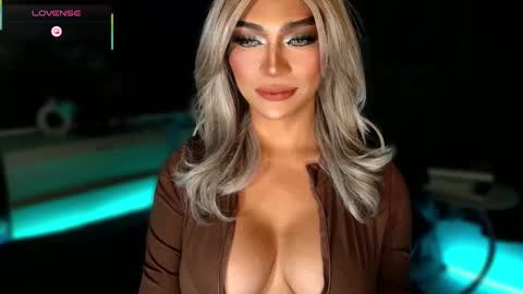 Julia online show from November 2025 07:36:01 PM