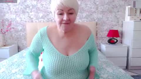 Snapshot of women_pleasures chatting on February 2025 10:21:01 AM women_pleasures online show from February 2025 10:21:01 AM