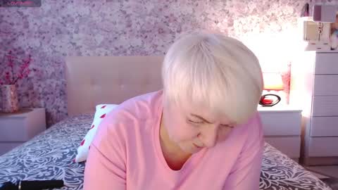 Snapshot of women_pleasures chatting on February 2025 09:17:02 AM women_pleasures online show from February 2025 09:17:02 AM