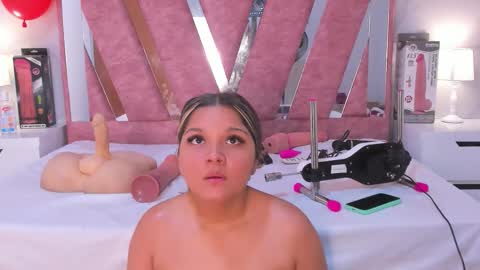 wonderkloe_ online show from February 2026 07:42:02 PM