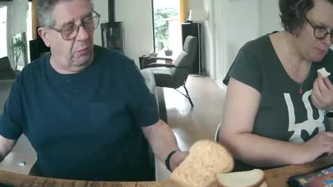 woodwurm and Snoeske online show from February 2025 12:05:02 PM