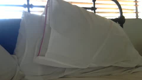 woof_wolf37 online show from October 2025 03:32:01 PM