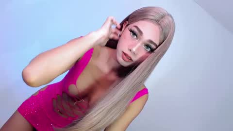 Snapshot of working_girl28 chatting on January 2025 01:27:01 PM kesha online show from January 2025 01:27:01 PM