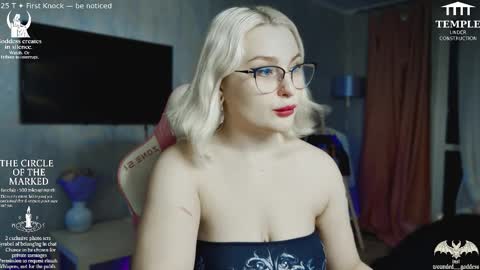 Snapshot of wounded_goddess chatting on November 2025 02:28:01 PM Goddess Sophy online show from November 2025 02:28:01 PM