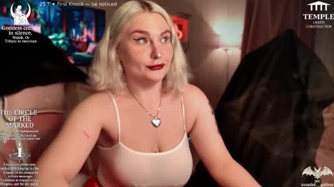 Snapshot of wounded_goddess chatting on November 2025 04:06:01 PM Goddess Sophy online show from November 2025 04:06:01 PM