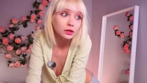 Snapshot of wow_angel chatting on August 2026 05:39:02 AM wow_angel online show from August 2026 05:39:02 AM