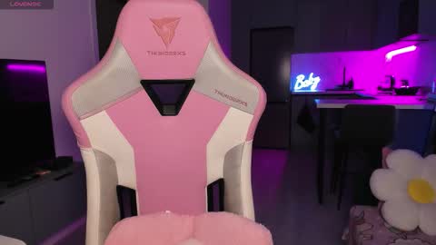 Emi online show from October 2025 08:10:01 PM