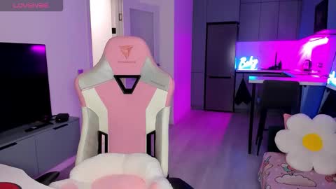 Emi online show from February 2026 04:06:01 AM