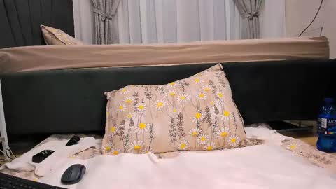 Snapshot of wowsquirt chatting on February 2025 07:00:02 AM online show from February 2025 07:00:02 AM