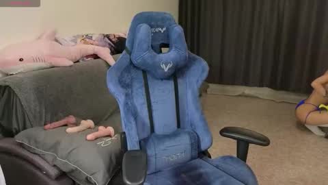 Snapshot of wsp128 chatting on December 2025 06:15:01 PM Neo and Abby online show from December 2025 06:15:01 PM