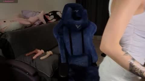 Neo and Abby online show from December 2025 11:17:02 AM