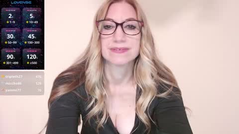 Snapshot of wynfreya chatting on September 2025 11:10:01 PM Wyn online show from September 2025 11:10:01 PM