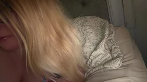 Snapshot of x_dreamgirl_x chatting on November 2025 05:39:01 AM Mariah online show from November 2025 05:39:01 AM