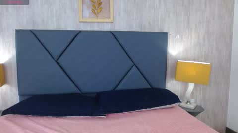 aurora  online show from November 2025 04:01:02 AM