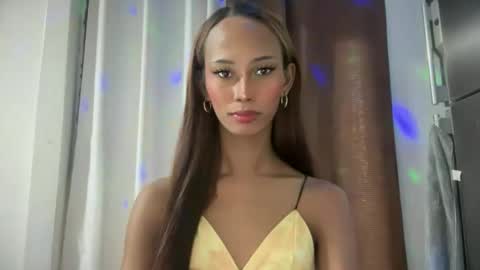 Snapshot of xandraluxe_xoxo chatting on November 2025 01:22:01 PM Cassandra online show from November 2025 01:22:01 PM