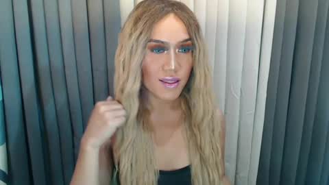 GWEN THOMPSON .......   online show from December 2024 10:01:02 PM