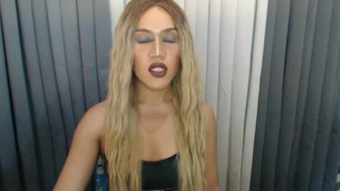 GWEN THOMPSON .......   online show from December 2024 11:56:01 PM