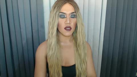 GWEN THOMPSON .......   online show from December 2024 03:09:02 PM