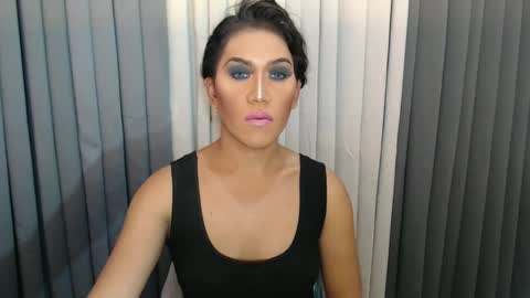 GWEN THOMPSON .......   online show from January 2025 05:11:02 AM