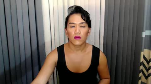 GWEN THOMPSON .......   online show from February 2025 11:08:02 AM