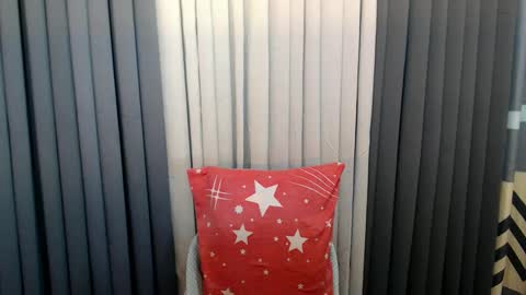 GWEN THOMPSON .......   online show from February 2025 09:02:01 PM