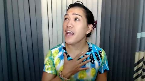 GWEN THOMPSON .......   online show from February 2025 01:09:01 AM